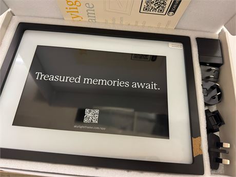 Skylight Cadre 10" WiFi Photo Frame